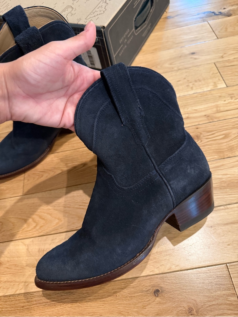 Tecovas. The Lucy in Navy Suede 7.5 Womens. - Picture 4 of 7